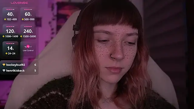 Snapshot of juliapie chatting on March 8, 4:45 am juliapie online show from March 8, 4:45 am