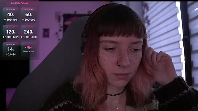 Snapshot of juliapie chatting on March 14, 6:21 am juliapie online show from March 14, 6:21 am