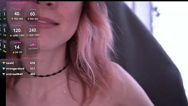 Snapshot of juliapie chatting on March 14, 9:24 am juliapie online show from March 14, 9:24 am