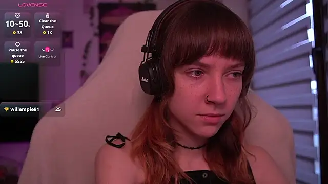 Snapshot of juliapie chatting on October 11, 7:29 am juliapie online show from October 11, 7:29 am