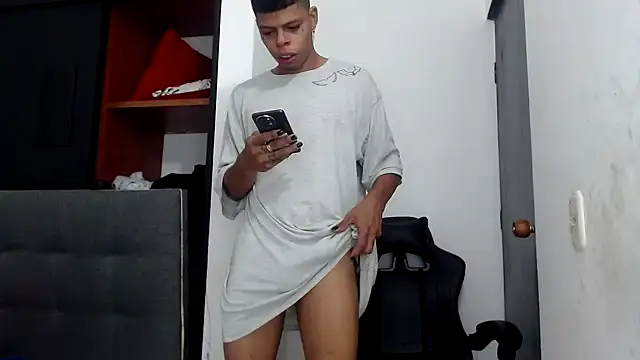 Snapshot of BrandonStond chatting on October 23, 3:22 pm BrandonStond online show from October 23, 3:22 pm