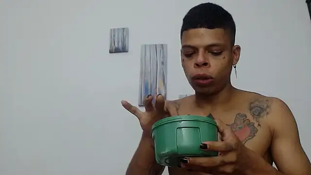 Snapshot of BrandonStond chatting on November 8, 3:29 am BrandonStond online show from November 8, 3:29 am