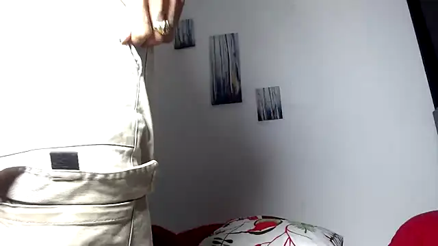 Snapshot of BrandonStond chatting on November 18, 3:23 am BrandonStond online show from November 18, 3:23 am