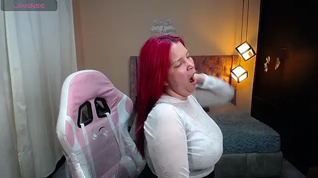 brithany smiith  online show from February 19, 2:23 am