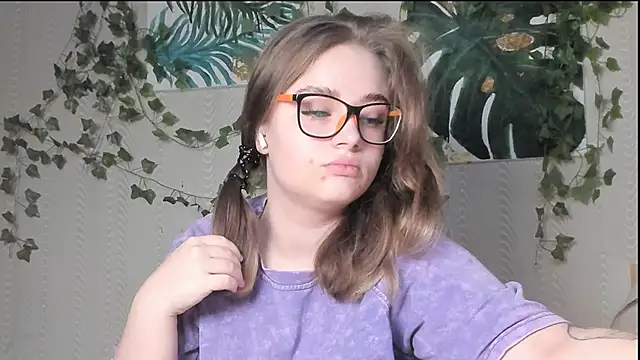 Snapshot of Seductive_She_Wolf chatting on November 29, 3:20 am Seductive She Wolf online show from November 29, 3:20 am