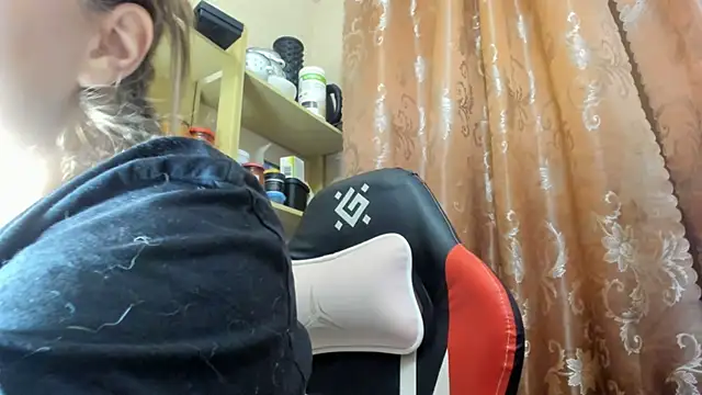Seductive She Wolf online show from April 24, 12:35 am
