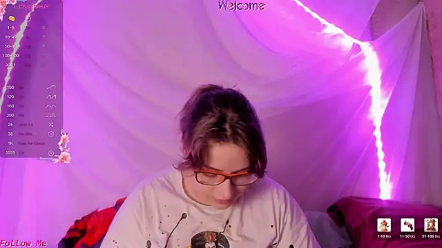 Snapshot of Seductive_She_Wolf chatting on June 9, 6:30 pm Seductive She Wolf online show from June 9, 6:30 pm