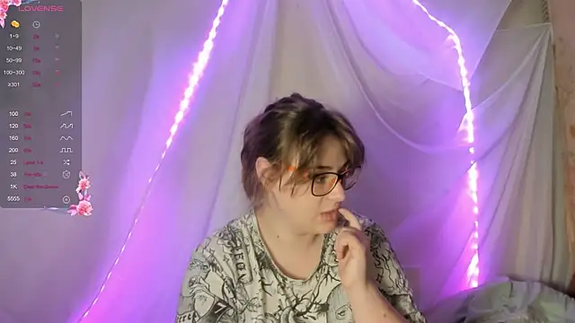 Snapshot of Seductive_She_Wolf chatting on June 24, 12:37 pm Seductive She Wolf online show from June 24, 12:37 pm