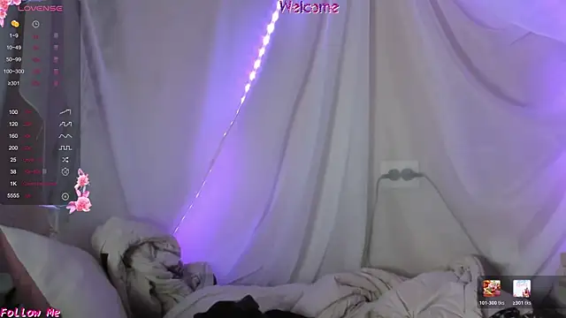 Snapshot of Seductive_She_Wolf chatting on June 25, 3:38 pm Seductive She Wolf online show from June 25, 3:38 pm