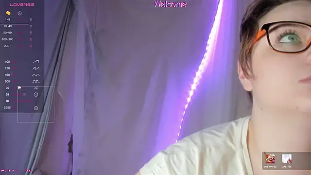 Snapshot of Seductive_She_Wolf chatting on July 2, 2:34 pm Seductive She Wolf online show from July 2, 2:34 pm