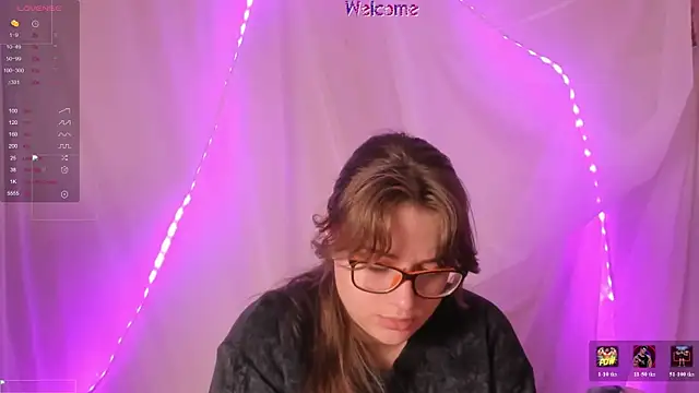Snapshot of Seductive_She_Wolf chatting on July 8, 3:27 pm Seductive She Wolf online show from July 8, 3:27 pm