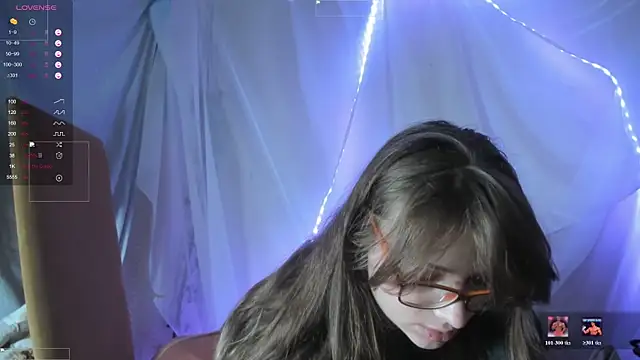Snapshot of Seductive_She_Wolf chatting on July 9, 2:32 pm Seductive She Wolf online show from July 9, 2:32 pm