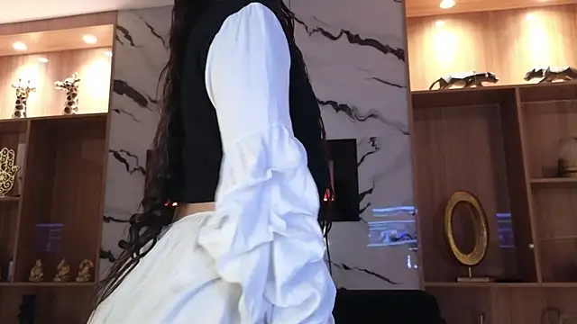 Sophia Cambpell online show from December 4, 9:45 pm