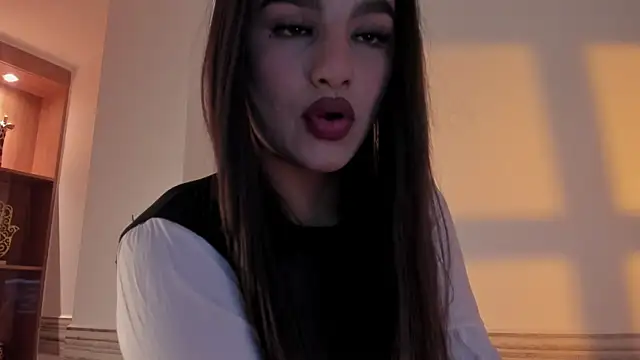Snapshot of Sophia_Cambpell chatting on May 16, 9:57 pm Sophia Cambpell online show from May 16, 9:57 pm