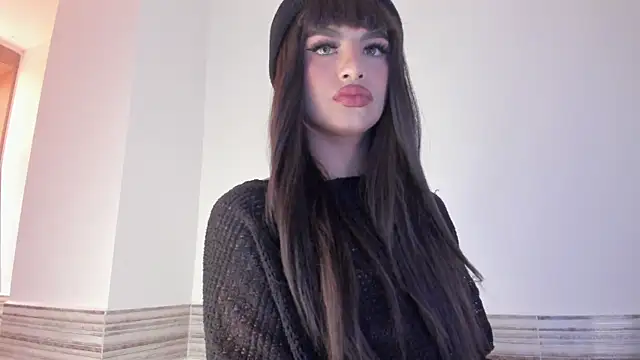 Snapshot of Sophia_Cambpell chatting on June 2, 9:17 pm Sophia Cambpell online show from June 2, 9:17 pm