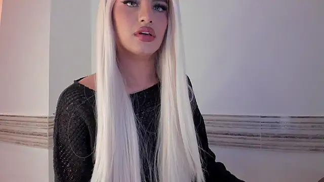 Snapshot of Sophia_Cambpell chatting on June 20, 10:01 pm Sophia Cambpell online show from June 20, 10:01 pm