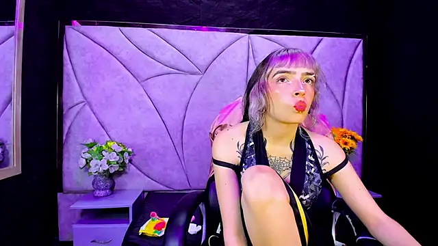 Samantha Smiith online show from May 13, 3:48 am