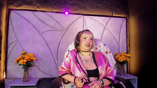 Samantha Smiith online show from June 2, 4:14 am