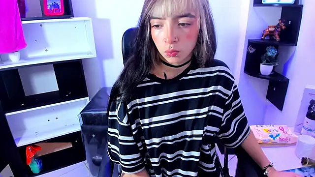Samantha Smiith online show from June 15, 3:42 am