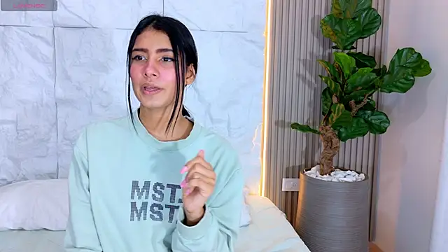 LaurenRodriiguez online show from July 19, 6:44 pm