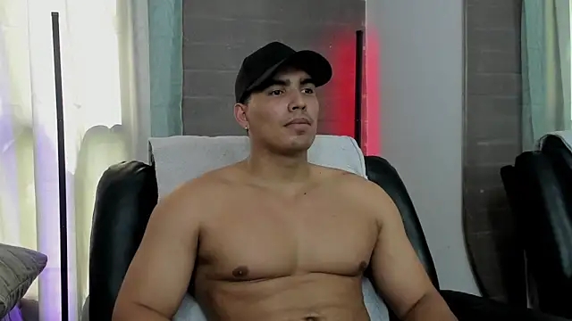 JamesGraay online show from December 17, 6:14 pm