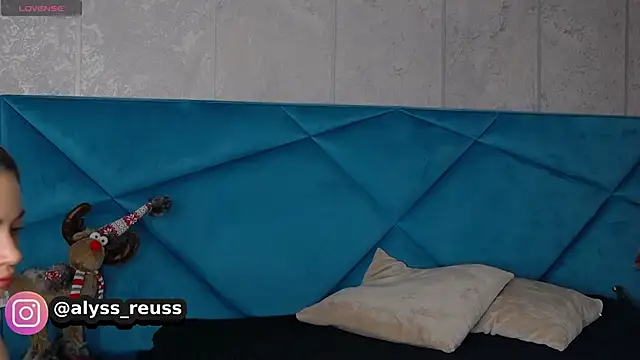 AlyseReuse online show from February 22, 8:53 pm