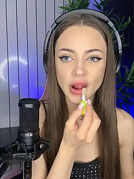 AlyseReuse online show from March 11, 11:48 pm