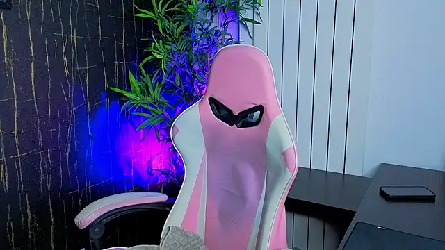 AlyseReuse online show from October 8, 7:11 pm