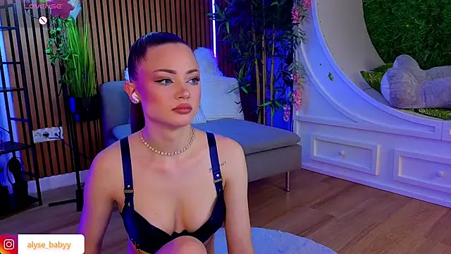 AlyseReuse online show from February 21, 8:21 pm