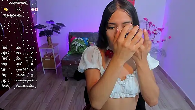 Snapshot of CamilaHarperr_ chatting on May 21, 11:06 am CamilaHarperr online show from May 21, 11:06 am