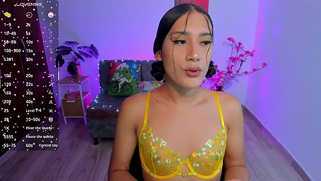 Snapshot of CamilaHarperr_ chatting on July 5, 12:50 am CamilaHarperr online show from July 5, 12:50 am
