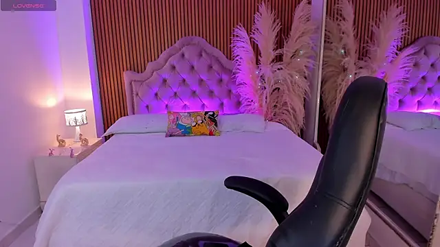Snapshot of CamilaHarperr_ chatting on July 21, 9:39 pm CamilaHarperr online show from July 21, 9:39 pm