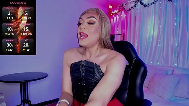 Snapshot of karol_elegance_ chatting on July 25, 1:19 pm karol elegance online show from July 25, 1:19 pm