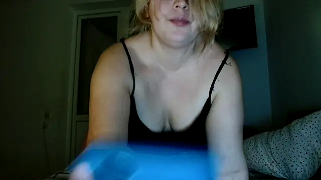 Snapshot of _CattrinaVegas_ chatting on December 30, 7:11 pm CattrinaVegas online show from December 30, 7:11 pm