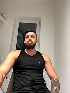 Snapshot of LoveIsBlind_ chatting on December 4, 2:31 am LoveIsBlind online show from December 4, 2:31 am