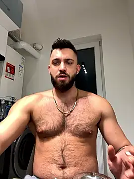 Snapshot of LoveIsBlind_ chatting on December 6, 11:03 pm LoveIsBlind online show from December 6, 11:03 pm