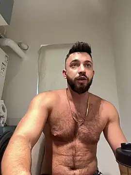 Snapshot of LoveIsBlind_ chatting on December 7, 8:11 am LoveIsBlind online show from December 7, 8:11 am