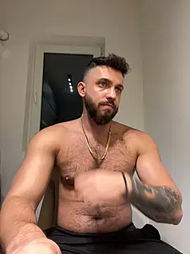 Snapshot of LoveIsBlind_ chatting on December 7, 7:54 pm LoveIsBlind online show from December 7, 7:54 pm