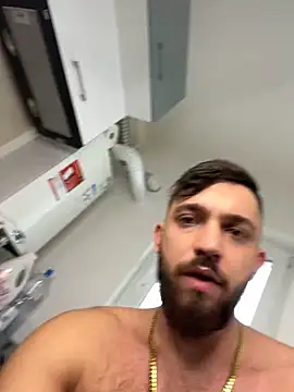 Snapshot of LoveIsBlind_ chatting on December 9, 10:11 am LoveIsBlind online show from December 9, 10:11 am