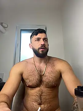 Snapshot of LoveIsBlind_ chatting on December 10, 8:19 am LoveIsBlind online show from December 10, 8:19 am