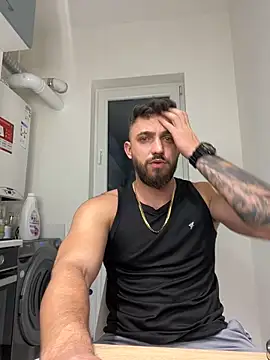 Snapshot of LoveIsBlind_ chatting on December 15, 8:47 pm LoveIsBlind online show from December 15, 8:47 pm