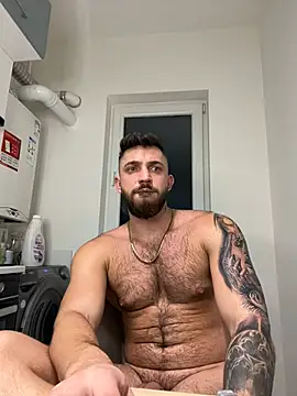 Snapshot of LoveIsBlind_ chatting on December 15, 11:53 pm LoveIsBlind online show from December 15, 11:53 pm