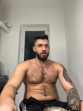 Snapshot of LoveIsBlind_ chatting on December 17, 9:27 pm LoveIsBlind online show from December 17, 9:27 pm