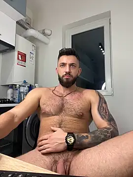 Snapshot of LoveIsBlind_ chatting on December 18, 12:32 am LoveIsBlind online show from December 18, 12:32 am