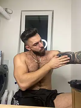 Snapshot of LoveIsBlind_ chatting on December 26, 9:37 pm LoveIsBlind online show from December 26, 9:37 pm