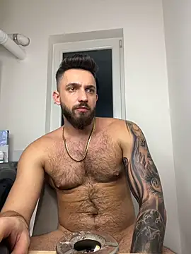 Snapshot of LoveIsBlind_ chatting on December 27, 1:11 am LoveIsBlind online show from December 27, 1:11 am