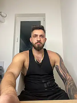 Snapshot of LoveIsBlind_ chatting on December 27, 9:43 pm LoveIsBlind online show from December 27, 9:43 pm