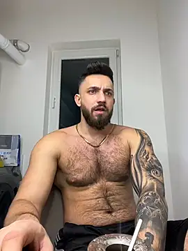 Snapshot of LoveIsBlind_ chatting on December 30, 9:19 pm LoveIsBlind online show from December 30, 9:19 pm