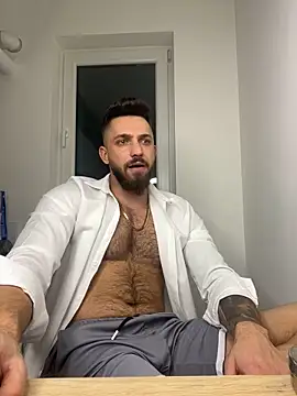 Snapshot of LoveIsBlind_ chatting on January 1, 12:21 am LoveIsBlind online show from January 1, 12:21 am