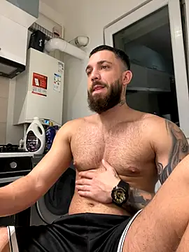 Snapshot of LoveIsBlind_ chatting on October 18, 3:31 am LoveIsBlind online show from October 18, 3:31 am